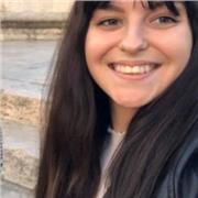 Graduada en pedagogía con máster en la enseñanza de español e inglés como lenguas extranjeras